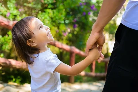 How Your Own Childhood Affects the Way You Bond with Your Kids