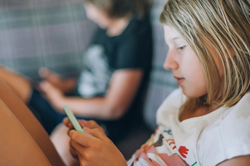 How Fast Scrolling Social Media Affects Child Brain Development